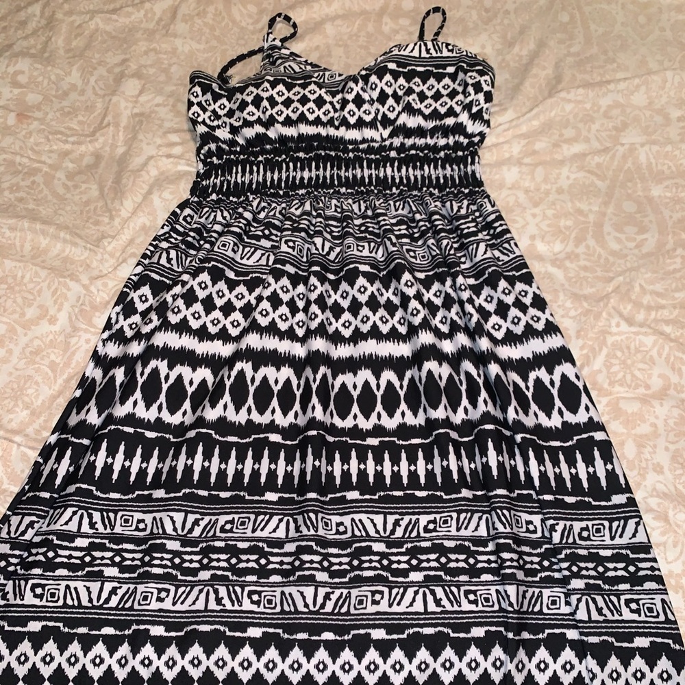 black and white maxi dress